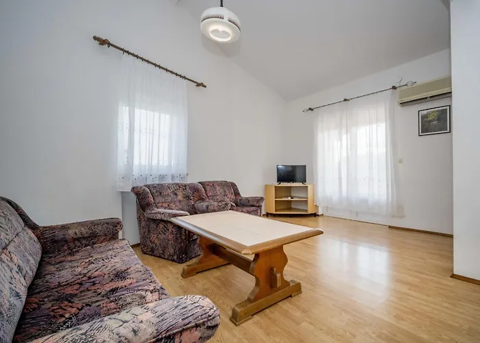 Hilde Red-4 By Interhome *