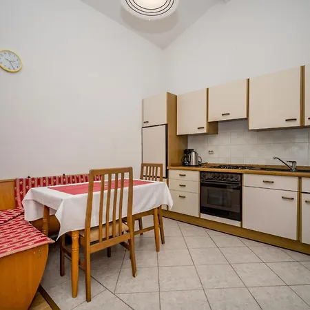 Hilde Red-4 By Interhome Medulin