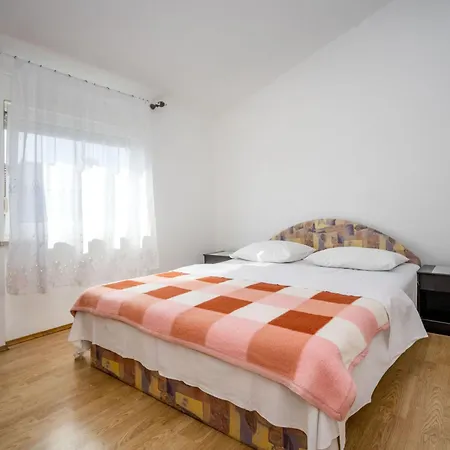 Hilde Red-4 By Interhome Apartament