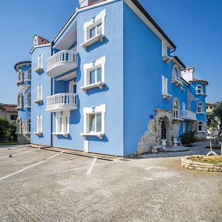 Hilde Red-4 By Interhome *