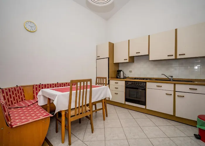 Hilde Red-4 By Interhome Medulin