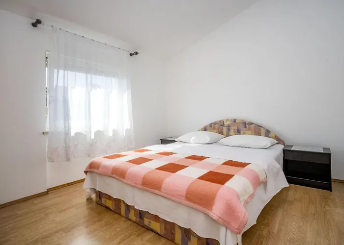 Hilde Red-4 By Interhome Appartement